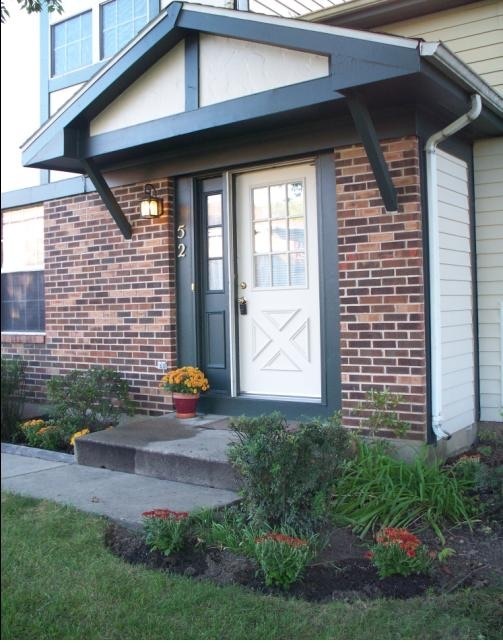 Beautiful 2 bd 1 1/2 ba as soon as July 1 move-in. Great Vernon Hills location!