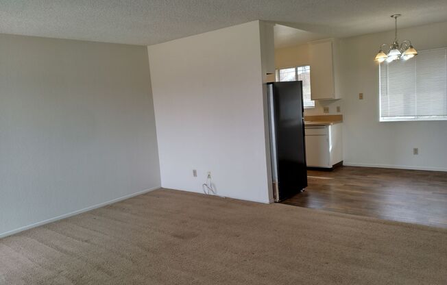 2 beds, 1 bath, $1,200, Unit 6587 Sunset A