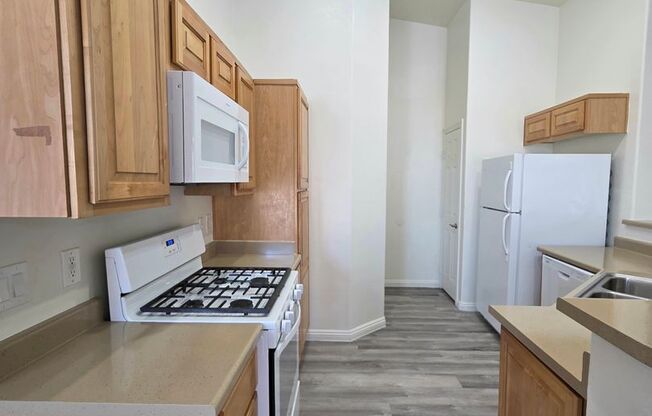 Beautiful 2 Bedroom Townhouse in Arlington Ranch