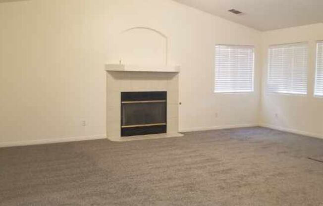 3 beds, 2 baths, 1,650 sqft, $2,300, Unit Royal Ascot Ave.