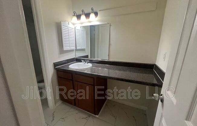 2711 Fairlee Drive Unit C3
