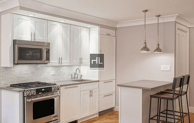 3 beds, 2 baths, 1,000 sqft, $7,295, Unit 11R