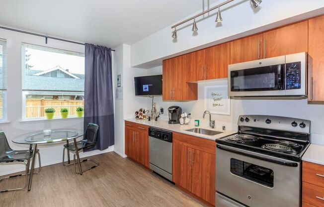 Studio, 1 bath, 329 sqft, $1,463, Unit Unit 102