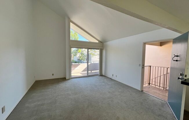 TWO BED / TWO BATH UPPER END UNIT CONDO IN LARKSPUR ISLE