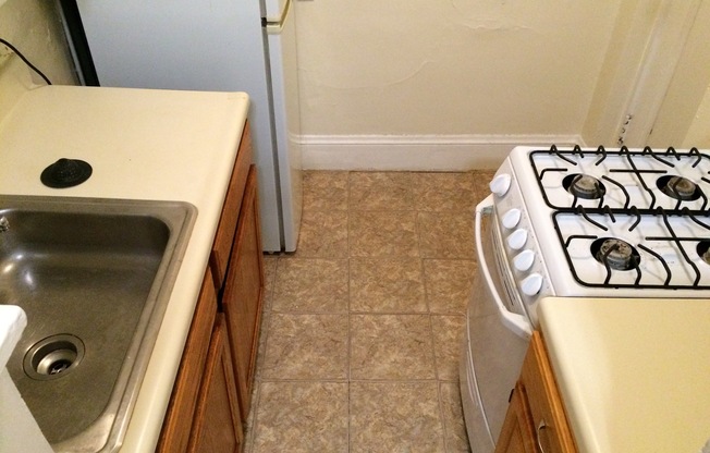 2 beds, 1 bath, 710 sqft, $3,100, Unit 01-005