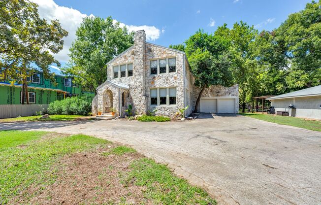 LANDA PARK WATERFRONT HOME, NEW BRAUNFELS