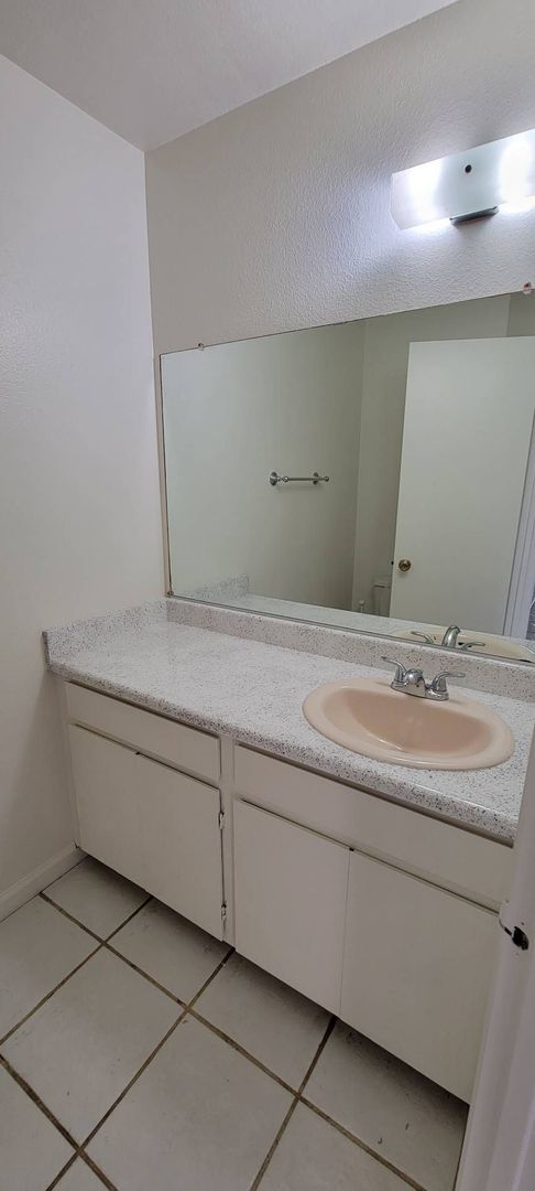 2 Bedroom Townhouse with Canyon views from two levels