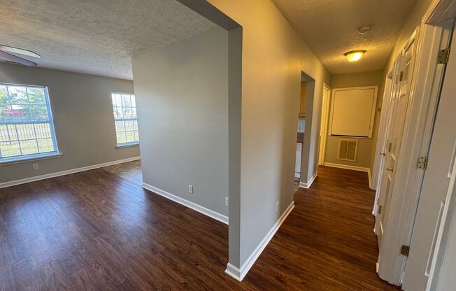 2 beds, 1 bath, 730 sqft, $775, Unit B10