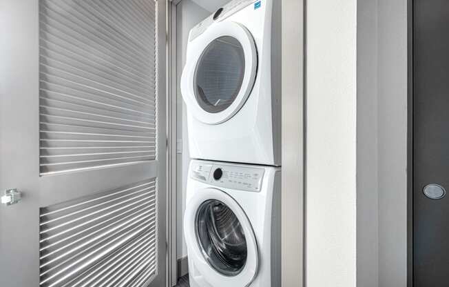 In Unit Washer Dryer at The Mansfield at Miracle Mile, California