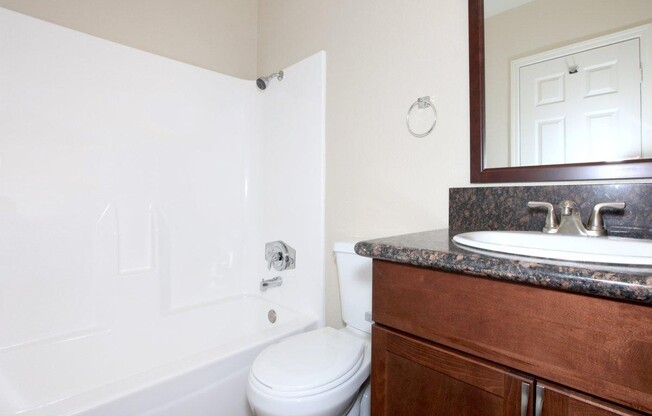 3 beds, 2 baths, $2,795, Unit 21