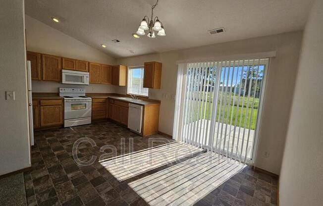 826 N FOX RDG RD