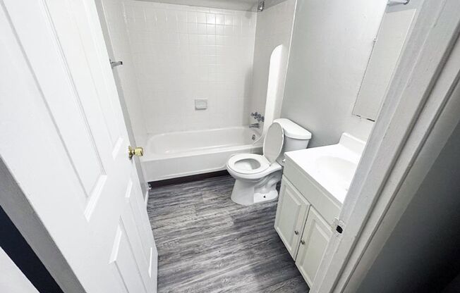 1 bed, 1 bath, 560 sqft, $825, Unit 611-13