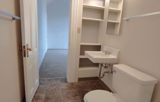 Studio, 1 bath, 575 sqft, $1,075