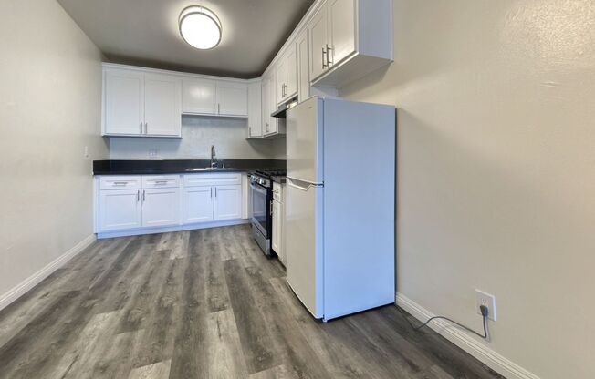 Eleanor Apartments...Gorgeous Apartment available..Awesome Hollywood Location!!