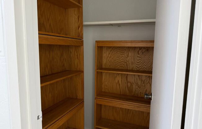 2 beds, 1 bath, $1,100