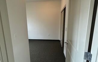 3 beds, 1.5 baths, 1,370 sqft, $1,900, Unit 2440-4