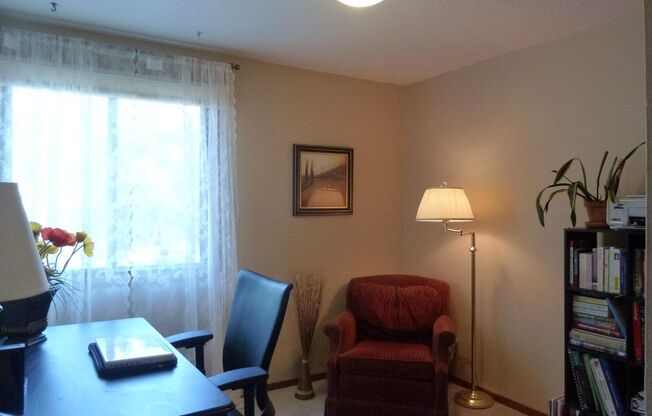 $1,095 | 2 Bedroom, 1 Bathroom Apartment | Cat Friendly* | Available for August 1st, 2026 Move In!