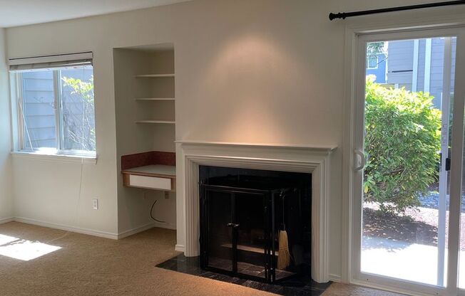 Cozy Bellevue One Bedroom Available Beginning of July!