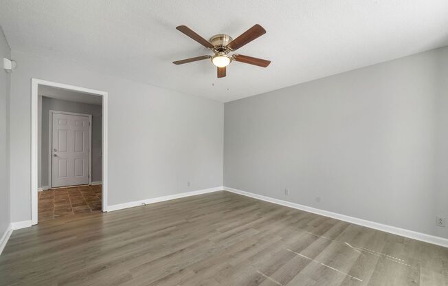 911 Van Buren Avenue, Oak Grove, KY 42262