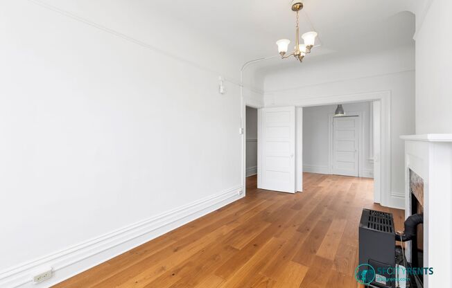 Mission Dolores: Top Floor w/ In-Unit W/D, New Appliances & Formal Dining Room