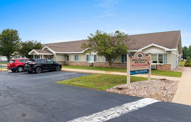 2 beds, 1 bath, 900 sqft, $995, Unit 2840-110
