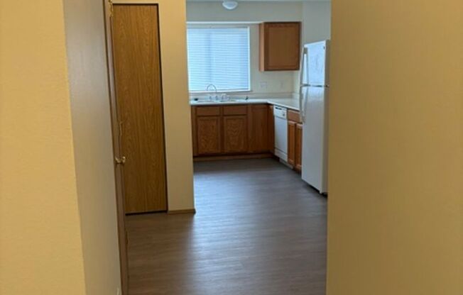 3 beds, 2 baths, 1,002 sqft, $1,800, Unit 63-305