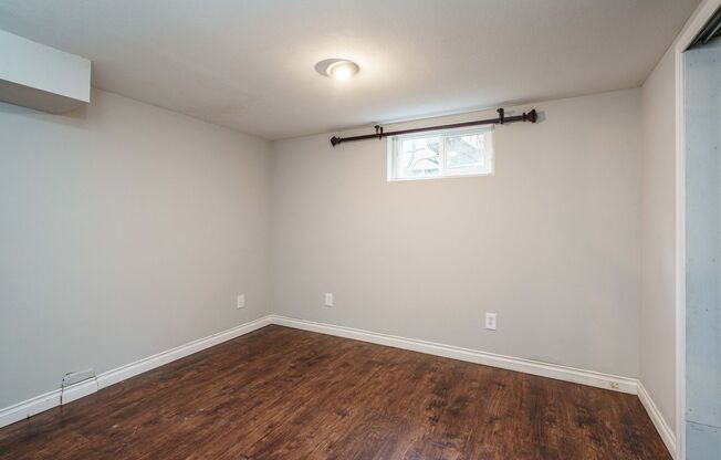 3 beds, 1 bath, $2,295