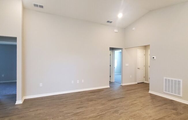 Like NEW!!! 4-Bedroom, 2-Bathroom in Villamar Winter Haven