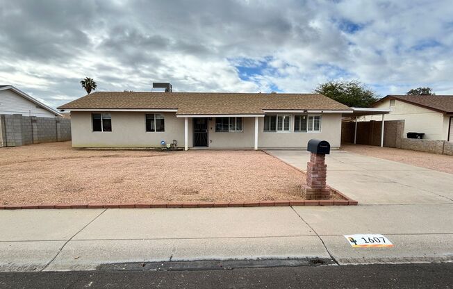 Heavily Upgraded N. Phx 4/2 w/Pool + 1 Car Garage!