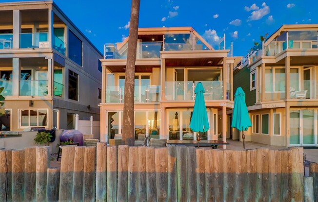 2985 OCEAN FRONT WALK