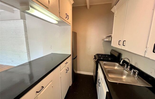 Studio, 1 bath, 500 sqft, $995, Unit 222