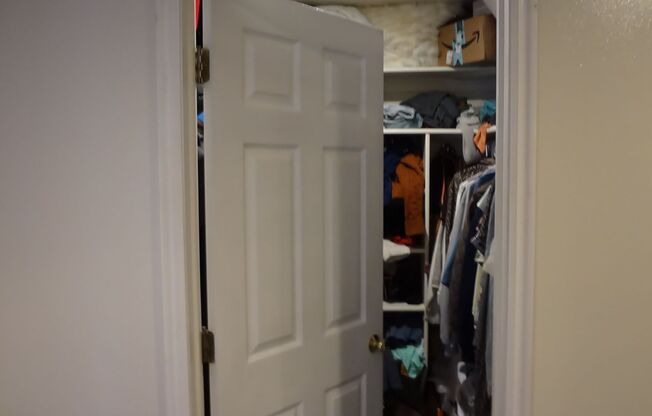 Perfect One Bedroom next to Provo Rec Center, Park and near Utah Valley Hospital.