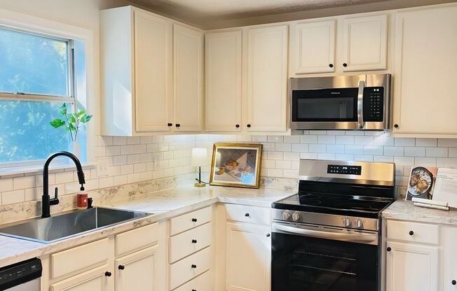 Donelson townhome off Elm Hill Pike. End unit with fenced back yard, renovated, pet friendly available now.