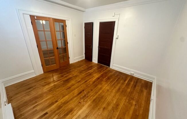 2 beds, 1 bath, 914 sqft, $1,235, Unit C01