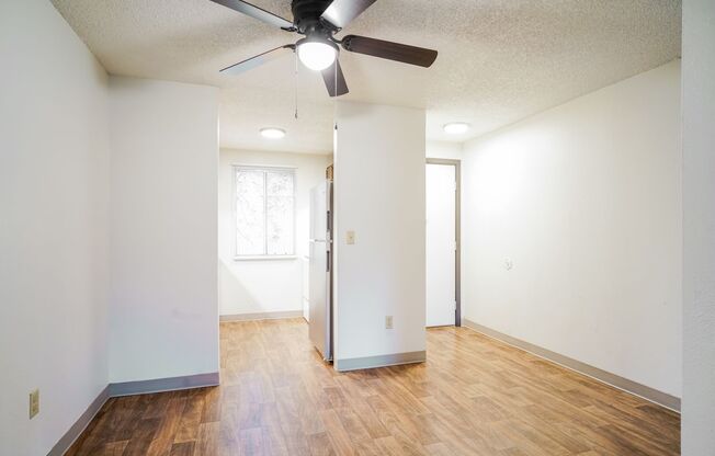 3 beds, 1 bath, 950 sqft, $1,620, Unit C-08