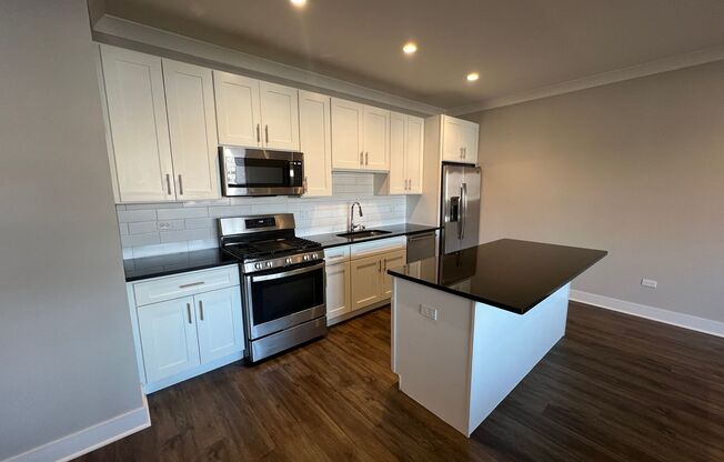 4 beds, 2.5 baths, 1,500 sqft, $4,900, Unit 927-104