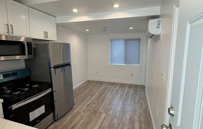 $1,295 - Charming Remodeled Studio in the Historic District of Long Beach!