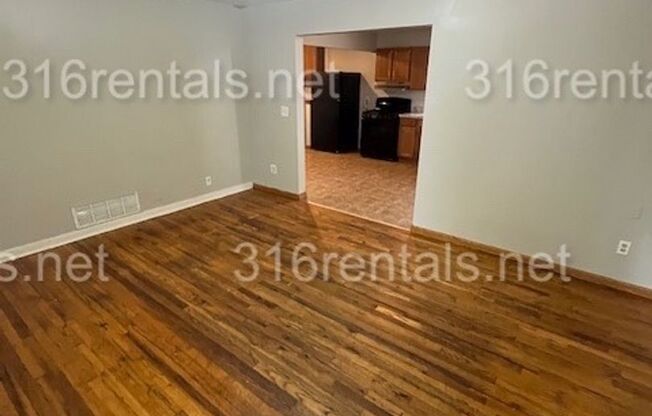 $1025 - 3 bedroom / 1.5 bathroom - Single Family Home