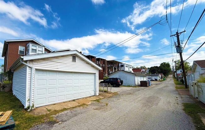2 beds, 1 bath, 888 sqft, $1,275, Unit Arsenal Street-6328