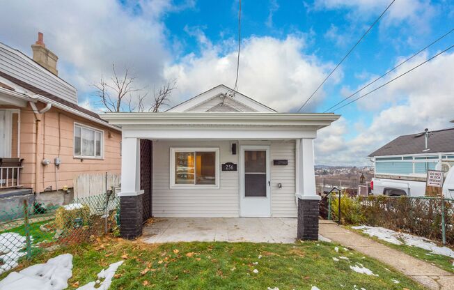 SCORE 50% OFF 1ST MONTH'S RENT IF SIGNED BY DEC 12! Stunning 4 bedroom home in Mt. Washington available Dec 26!