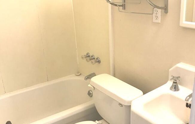 Studio, 1 bath, $745, Unit 32