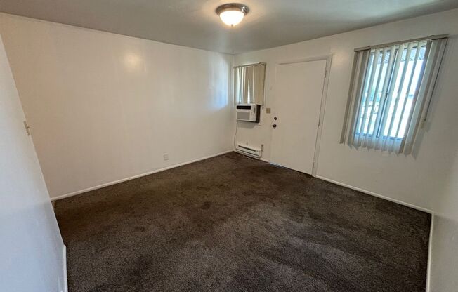 1 bed, 1 bath, 800 sqft, $1,100, Unit 1904 W 58