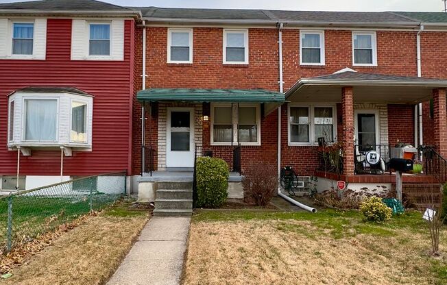 Charming 2 Bedroom Townhome in Dundalk!