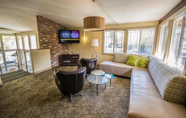 Issaquah Apartments- Creekside Apartments- living area