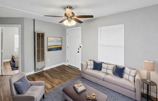 South Dallas Home - Country Feel in the City!