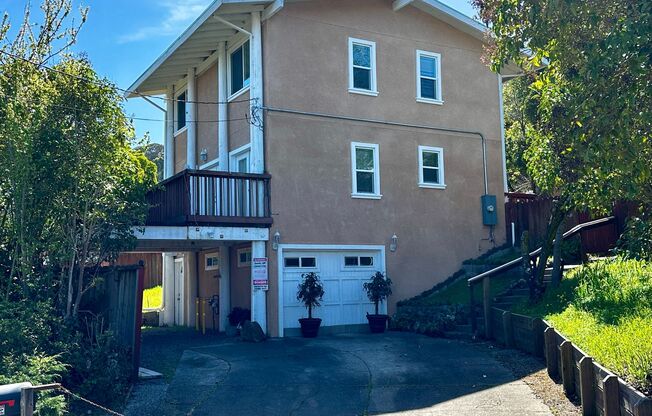 Gorgeous 3 bedroom, 2 bathroom home for rent in Sausalito!