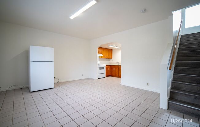 2 beds, 1 bath, $2,000, Unit UNIT B