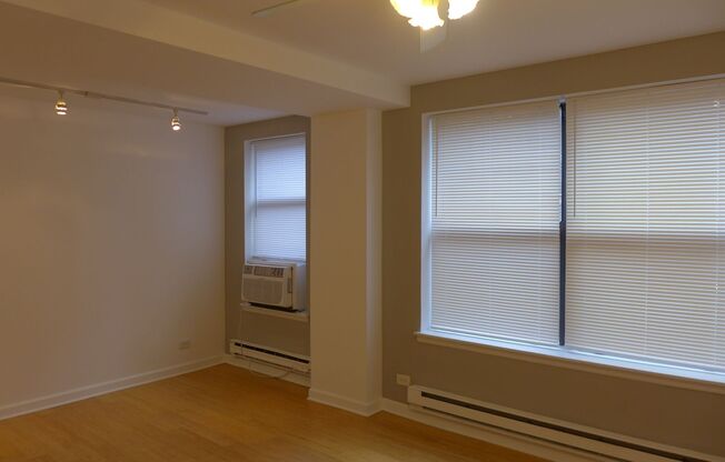 2 beds, 1 bath, 800 sqft, $1,895, Unit 300