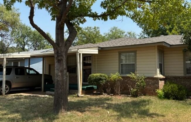 3 beds, 2 baths, $1,295