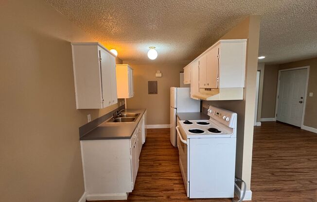3015 E Central Apts